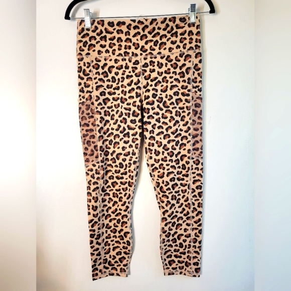 NWT Fabletics Mila High Waisted Pocket Capri Animal Print Tan Medium - Picture 2 of 7